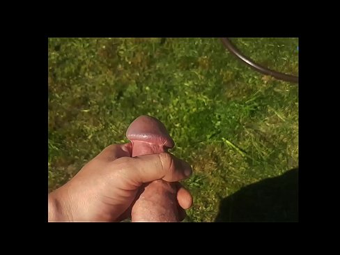 ❤️ Hot hottie får sin lyserøde fisse kneppet og kommer med en sprøjte i en sommerhave Sex video at da.ru-pp.ru