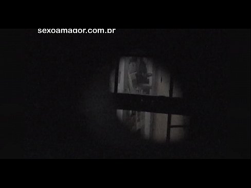 ❤️ Blondie bliver hemmeligt videooptaget af en voyeur fra nabolaget gemt bag hule mursten Sex video at da.ru-pp.ru